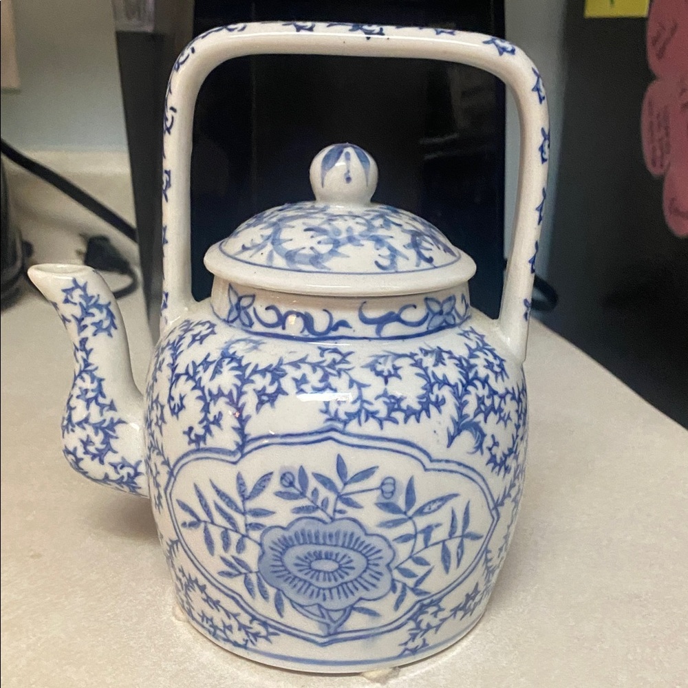 Chinese Vintage Blue and White porcelain tea pot